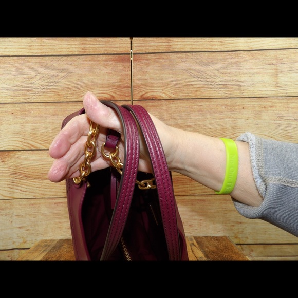 Tory Burch Triple Compartment Fleming Tote in Imperial Garnet Leather - Picture 6 of 7